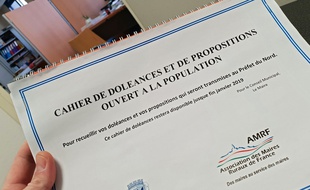 Le cahier de doléances mis en place à Pont-à-Marcq, dans le Nord.