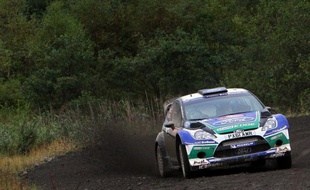 Le Finlandais Jari-Matti Latvala (Ford) a mis un terme à l'hégémonie Citroën en remportant dimanche le rallye de Grande-Bretagne, devant l'octuple champion du monde français Sébastien Loeb (Citroën), auteur dimanche d'une belle remontée pour s'adjuger la 2e place.