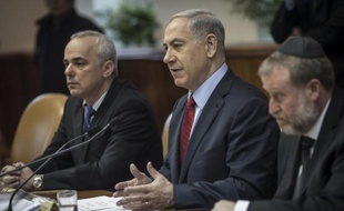 Le Premier ministre israélien Benjamin Netanyahou préside le conseil des ministres, le 14 décembre 2014 à Jérusalem
