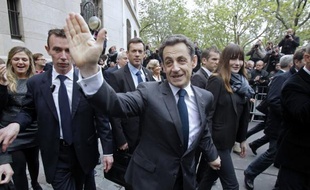 Nicolas Sarkozy, battu à la présidentielle, a exhorté dimanche les ténors UMP qu'il recevait à l'Elysée à "rester unis" et à "ne pas se diviser", selon des participants à cette réunion joints par l'AFP.
