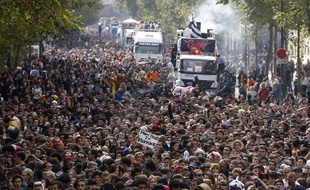 Le défilé de la Techno Parade à Paris, le 19 septembre 2015