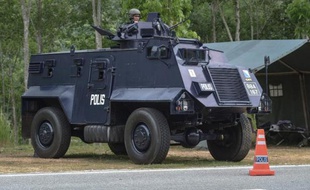 Un véhicule blindé à un barrage routier à Wang Kelian près de la frontière entre la Malaisie et la Thaïlande le 25 mai 2015