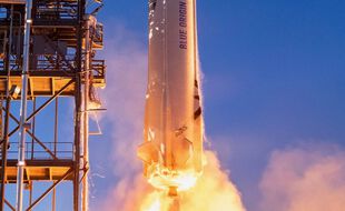 Une photographie en plan serré de la capsule New Shepard de Blue Origin, lors d'un lancement effectué le 19 mai 2021 au Texas. (Illustration)