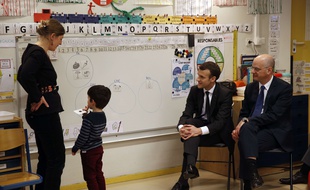 Emmanuel Macron et Jean-Michel Blanquer dans une école parisienne.
