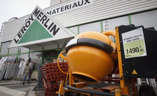 Certains magasins de bricolage, comme ceux de l'enseigne Leroy Merlin, peuvent reste ouverts pendant le confinement (illustration).