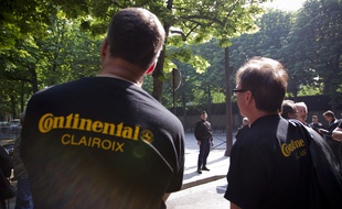 Le 20 mai 2012. Les Contis, ex-salaries de l'usine de pneus Continental a Clairoix, organisent une action a Paris. /// V. WARTNER / 20 MINUTES