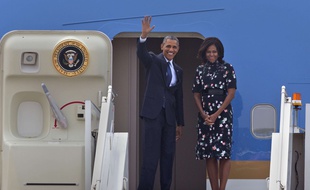 Barack Obama et sa femme Michelle Obama a leur départ depuis New Dehli pour Ryad à bord du Air Force One.