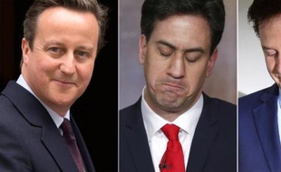 Le Premier ministre britannique et chef des conservateurs David Cameron (g) et les dirigeants démissionnaires du Parti travailliste Ed Miliband (c) et des démocrates libéraux Nick Clegg, à Londres le 8 mai 2015