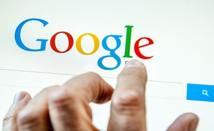 Un internaute s'apprête à faire une recherche sur Google.