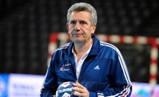 Claude Onesta, l'entraîneur de l'équipe de France messieurs de handball, pas inquiet après la victoire étriquée sur la Tunisie (30-27) lors du premier match du Mondial, a expliqué dimanche que son rôle était d'abord de la préparer pour les matches à élimination directe.