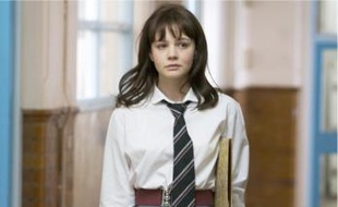Dans Uneéducation, Carey Mulligan incarne une adolescente amoureuse.