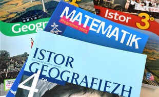 Des livres scolaires en langue bretonne (image d'illustration).