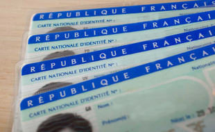 Des cartes d'identité nationale (illustration).