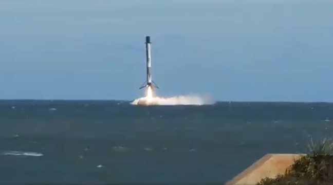SpaceX expédie du ravitaillement vers l'ISS et réussit un amerrissage d'urgence