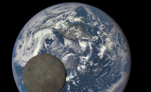 La Terre et la Lune vue de l'espace.