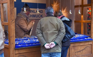 Le marché de Noël de Breitscheidplatz a rouvert ce matin à Berlin.
