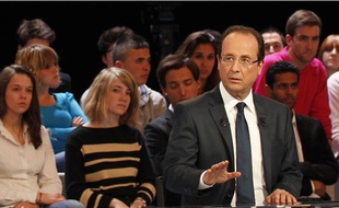 François Hollande sur le plateau de Des paroles et des actes, le 11 avril 2012.