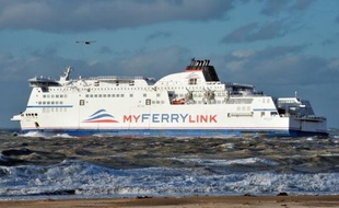 La Commission de la concurrence britannique a décidé jeudi d'interdire l'exploitation des ferries de la compagnie SeaFrance repris par Eurotunnel au départ du port britannique de Douvres, pour éviter une augmentation des tarifs, une décision dont Eurotunnel va faire appel.
