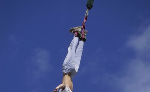 Saut à l'élastique (illustration)