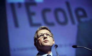 Le nouveau ministre de l'Education nationale, Vincent Peillon, a été chaleureusement accueilli samedi au congrès national de la FCPE, la première fédération de parents d'élèves, qui a salué ses premiers pas et la priorité donnée à l'éducation.