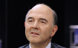 Pierre Moscovici, directeur de campagne de François Hollande, a qualifié dimanche "d'inédit" et de "démocratiquement limite" le souhait du gouvernement de présenter au Parlement un projet de loi de finance rectificative, incluant notamment la TVA sociale".