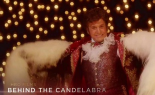 Behind the Candelabra, le dernier film de Soderbergh raconte l'histoire du pianiste Liberace, interprété par Michael Douglas.