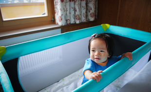 Voici une sélection des meilleurs lits de voyage pour bébé.