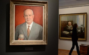 Un portrait de Nikita Khrouchtchev exposé lors de la rétrospective consacrée à l'ancien dirigeant soviétique, le 19 novembre 2014 à Moscou