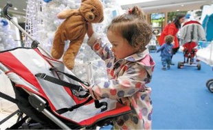 Les peluches perdues par les enfants sont consignées au PC Sécurité du centre commercial.