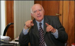 "Les juristes sérieux nous expliquent que l'accord de 2004, puisqu'il a été annulé, n'a jamais existé. Donc on tombe au décret de 1999", a affirmé André Daguin, le président de l'Umih (l'Union des métiers et des industries de l'hôtellerie), principale organisation patronale.