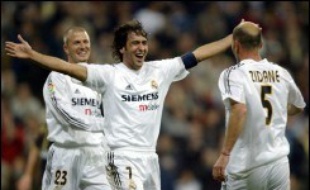 La rencontre Espagne-France de mardi en 8e de finale de Coupe du monde de football pourrait être l'occasion d'un dernier duel entre deux Galactiques du Real Madrid, Raul et Zinédine Zidane.