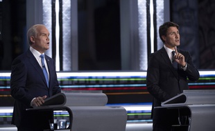 Le Premier ministre Justin Trudeau (à droite) et le conservateur modéré Erin O'Toole, lors d'un débat durant la campagne des législatives au Canada, le 8 septembre 2021.