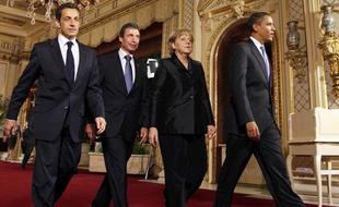 Nicolas Sarkozy, Anders Fogh Rasmussen, Angela Merkel et Barack Obama arrivent au dîner de travail de l'Otan à Baden-Baden, le 3 avril 2009.