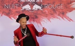 Neymar des béquilles