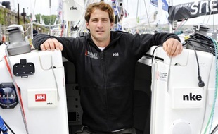 Morgan Lagravière a remporté dans la nuit de samedi à dimanche la 3e étape Gijon (Espagne) - Roscoff (Finistère) de la Solitaire du Figaro, devant Nicolas Lunven et Xavier Macaire, Frédéric Duthil remplaçant Yann Eliès en tête du classement général provisoire.