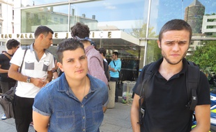 Lyon, le 8 septembre 2014
Le TGI de Lyon a condamne deux etudiants de l'universite Lyon-II a des peines de 3 et 6 mois de prison avec sursis pour des violences survenues en marge de la reforme Fioraso.