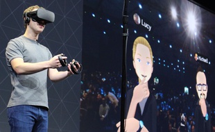 Le patron de Facebook, Mark Zuckerberg, fait une démonstration des manettes Oculus Touch, en octobre 2016.