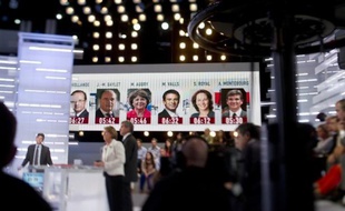 Internet est devenu le troisième média référent des Français pour s'informer quotidiennement sur la politique, derrière la télévision et la radio mais devant la presse écrite, selon une étude publiée mercredi.