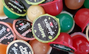 Les capsules de cocktails gélifiés de la société gersoies Glooters.