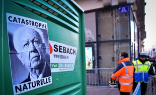 Un poster de Jean-Claude Gaudin rue de la Palud, où des immeubles délabrés ont été détruits