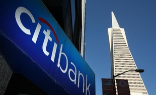 La banque américaine Citigroup a profité l'an dernier de ses efforts pour réduire ses dépenses, mais ses performances, plombées notamment par un ralentissement des activités de crédit immobilier, restent insuffisantes aux yeux de Wall Street.