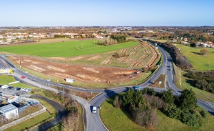 Vue aérienne du fameux rond-point de Viais et du site du futur échangeur.