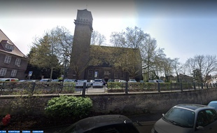 Parking devant l'église Saint Paul dans le quartier de Koenigshoffen à Strasbourg. Capture d'écran Google view.