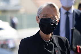 Elisabeth Borne doit discuter allègement des mesures sanitaires en entreprise avec les syndicats et patronats.