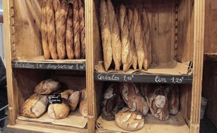 Un adolescent de 15 ans est mort lundi à Mulhouse, happé dans le pétrin d'une boulangerie où il effectuait un stage d'observation dans le cadre de sa scolarité, a-t-on appris de source policière.