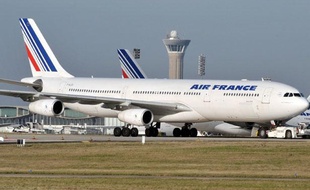 Un Airbus A340 à l'aéroport Roissy-CDG, le 20 novembre 2009.