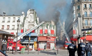 Le boulevard de Rochechouard et la station Anvers (ligne 2) ont été fermés hier matin.