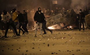 Des affrontements éclatés entre manifestations et forces de l'ordre, à Beyrouth au Liban, le 17 décembre 2019.