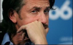 La présentation au festival de Toronto du film "All the King's Men", mettant en vedette Sean Penn dans le rôle d'un homme politique de Louisiane, a pris des allures de mise en accusation de la politique américaine, notamment dans la gestion de l'après-Katrina.