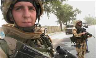 Les forces britanniques et irakiennes ont tué 20 activistes et blessé une quarantaine de personnes lundi dans le sud de l'Irak, dans une opération menée contre des miliciens chiites soupçonnés de bénéficier d'une aide logistique d'agents iraniens.